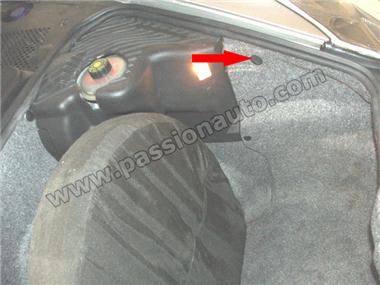 Habillage coffre - fixation moquette côté aile # Boxster
