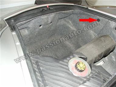 Habillage coffre - fixation moquette côté aile # Boxster
