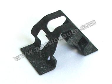Habillage montant lunette G/D - grosse agrafe de fixation # 997