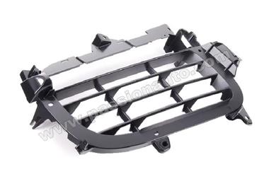 Grille de pare-chocs AVANT Droite # Cayenne Turbo et GTS 07-10